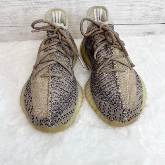 Yeezy Boost 350 V2 “Ash Pearl Size 9 - Picture 4 of 15